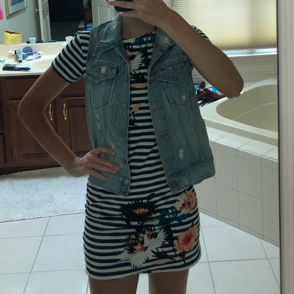 Levi denim vest - Picture 2 of 3